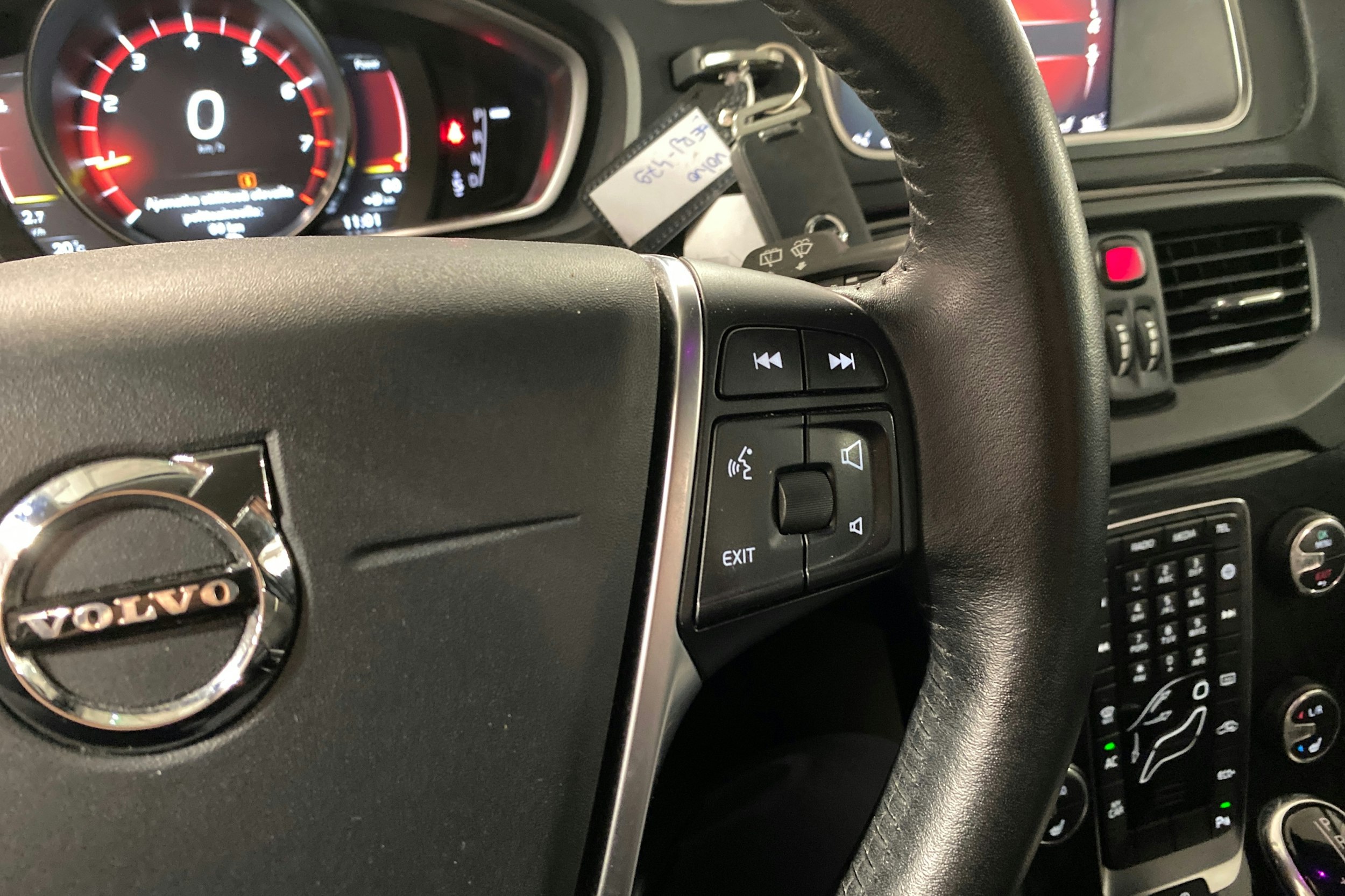 musta Volvo V40 2019 kuva 15.