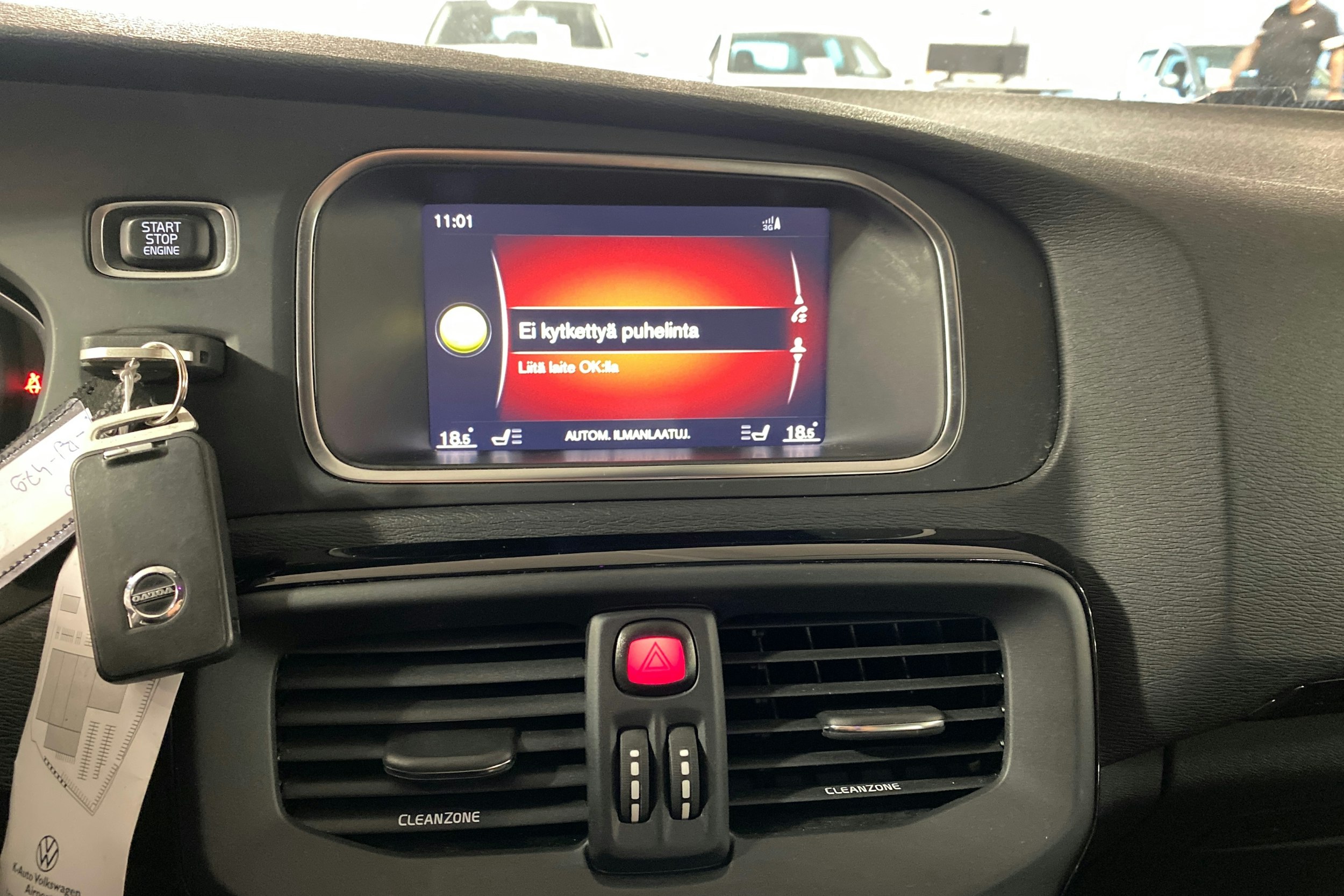 musta Volvo V40 2019 kuva 16.