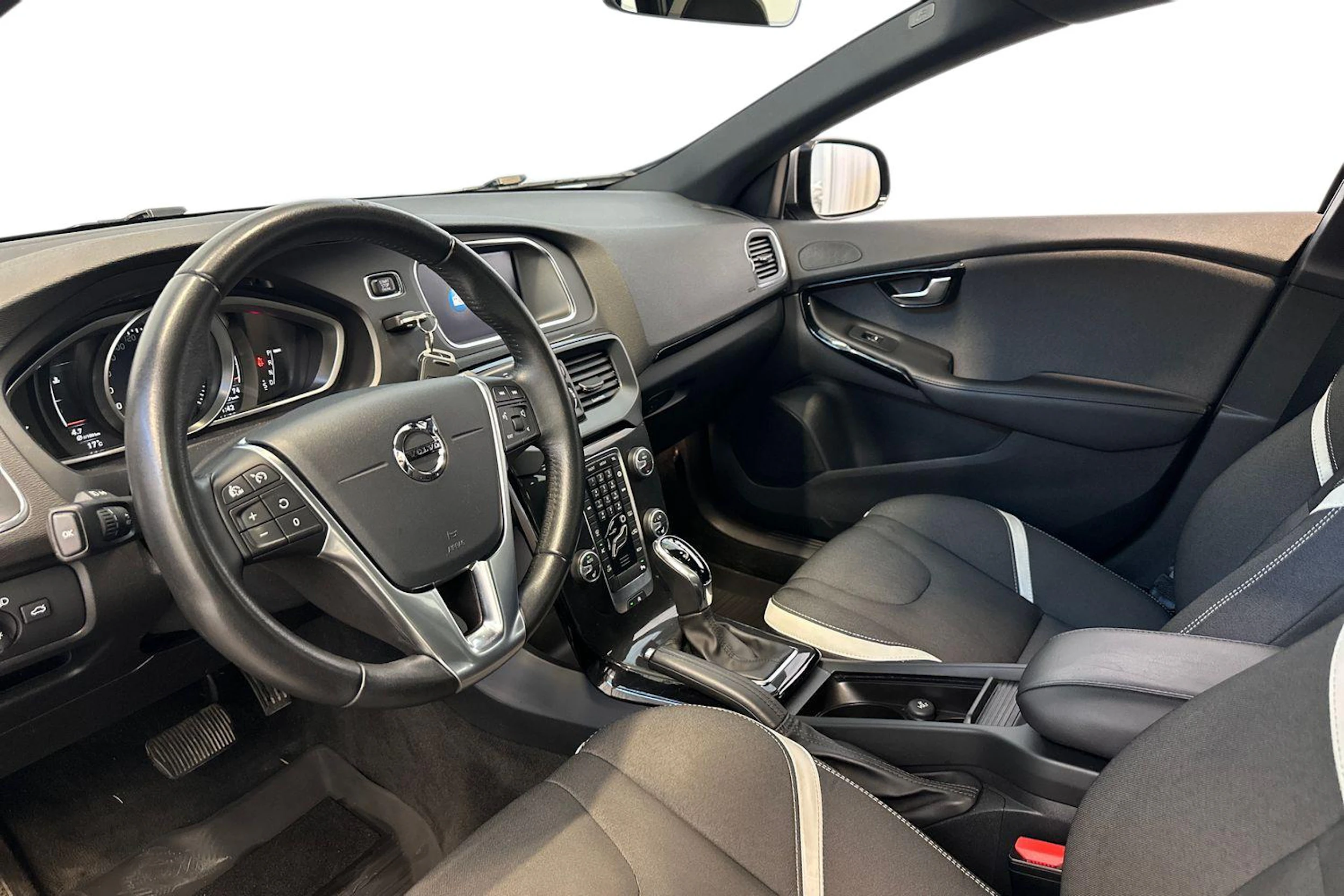 harmaa Volvo V40 2019 kuva 6.