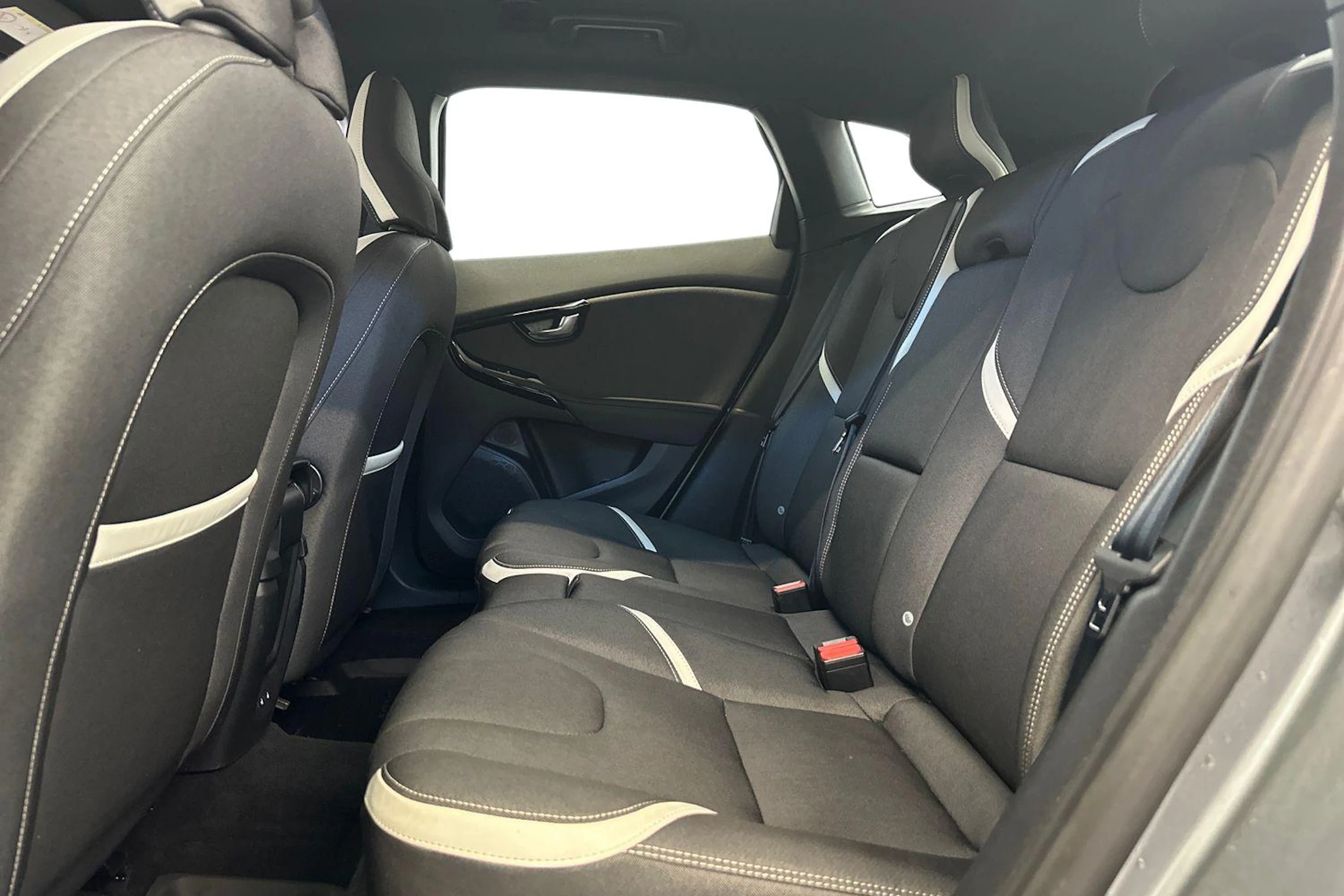 harmaa Volvo V40 2019 kuva 8.