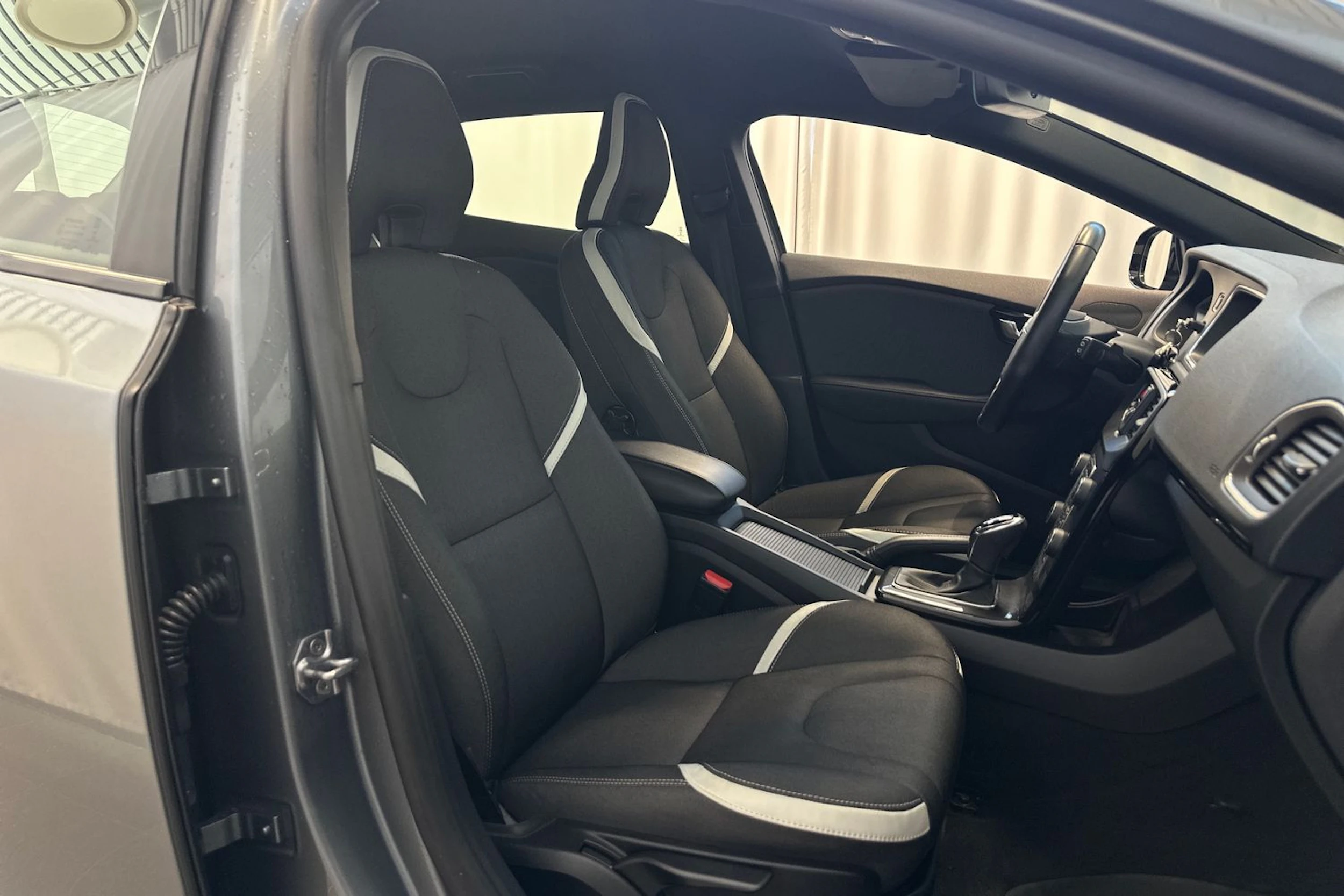 harmaa Volvo V40 2019 kuva 11.