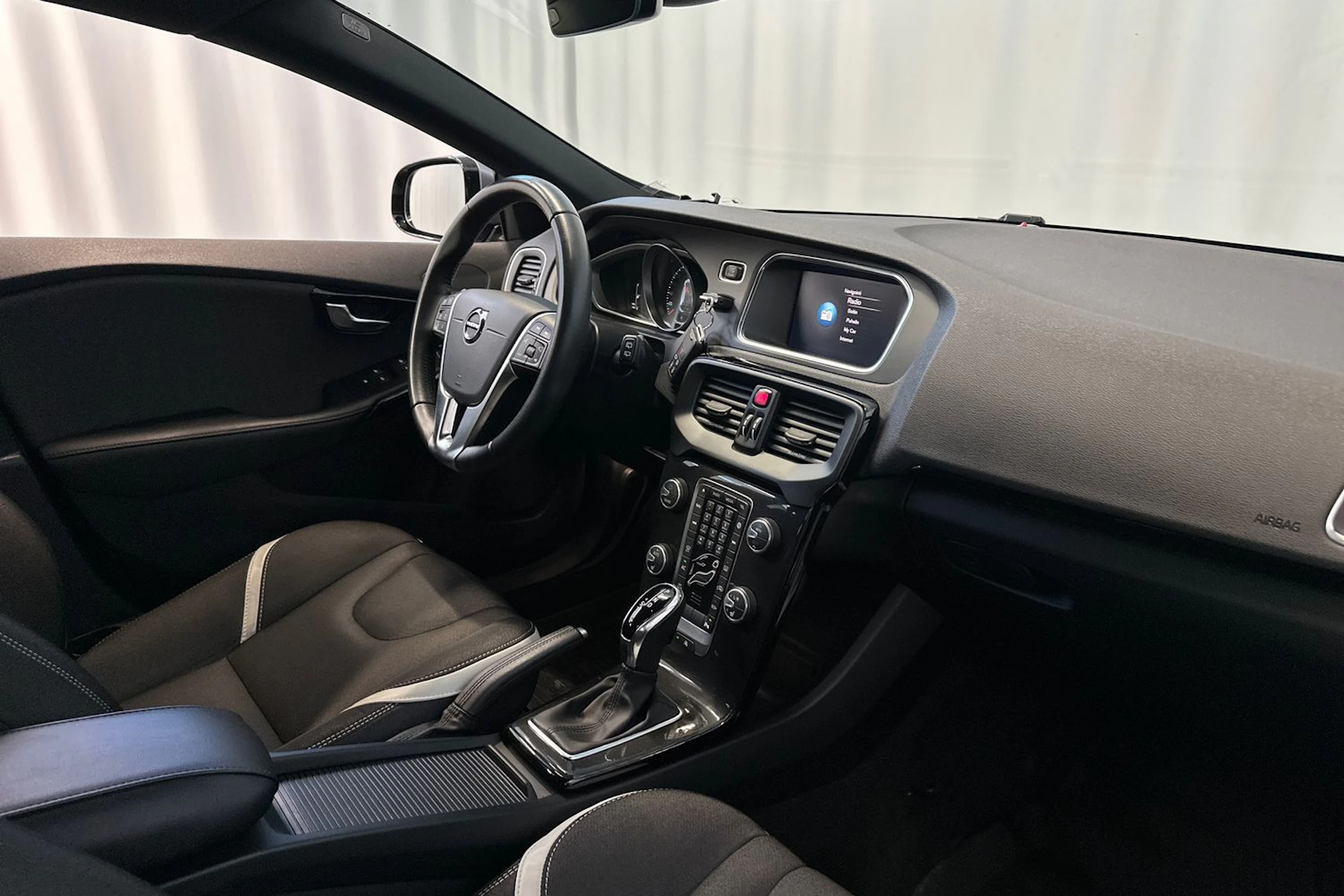 harmaa Volvo V40 2019 kuva 12.