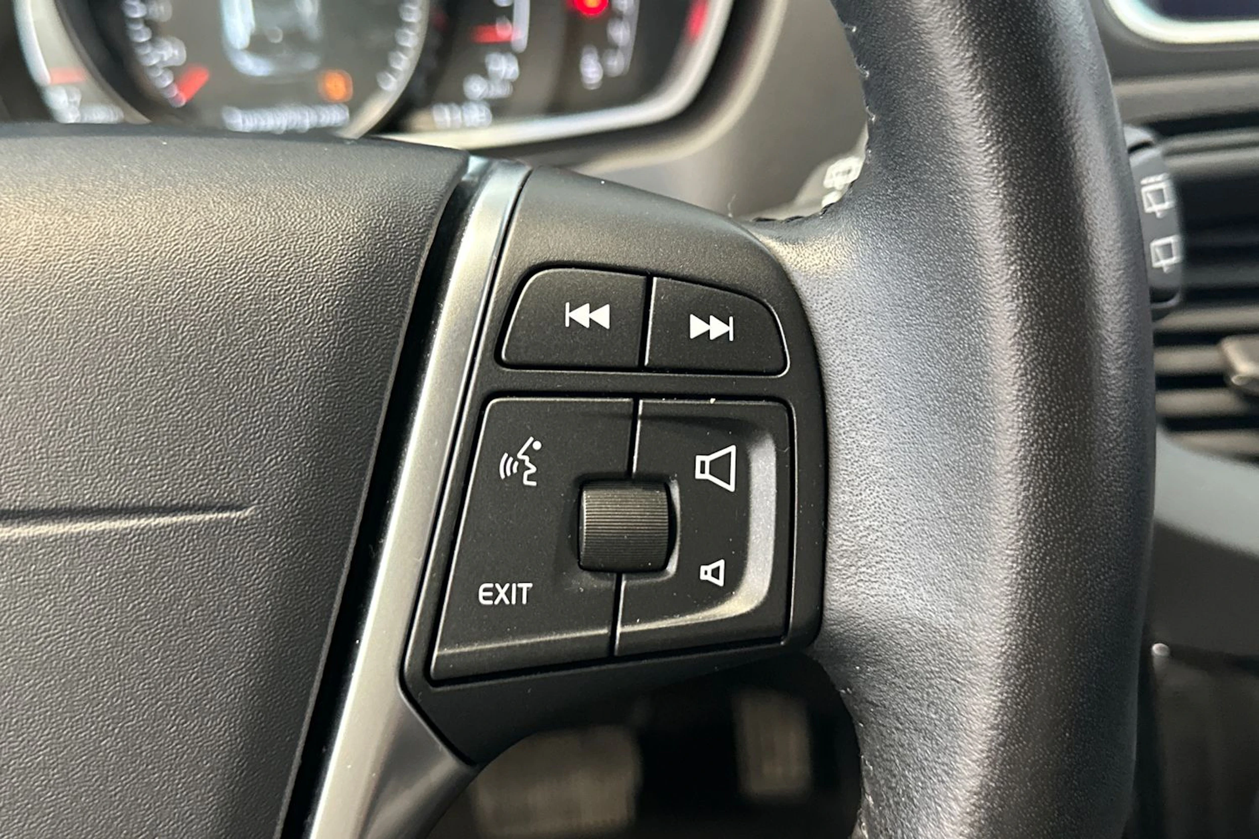 harmaa Volvo V40 2019 kuva 17.
