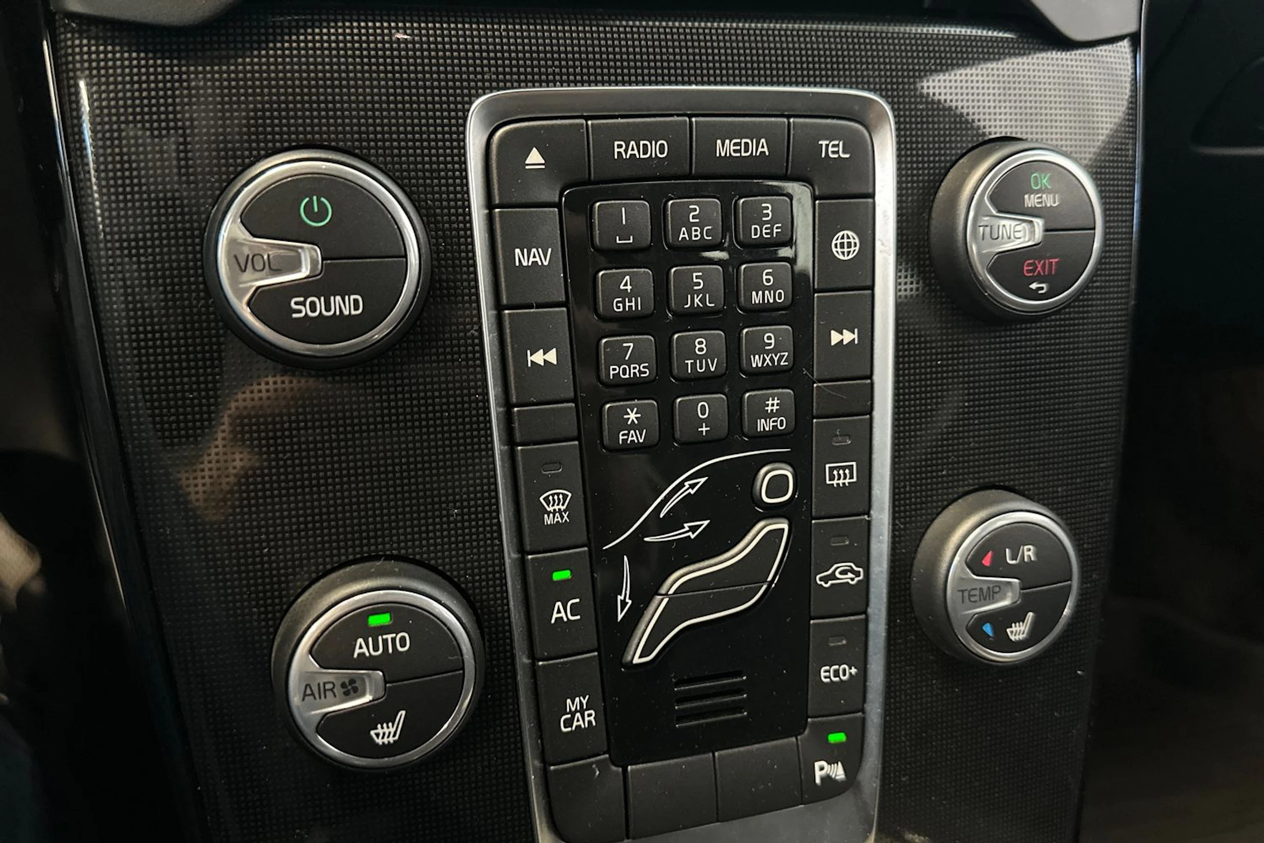 harmaa Volvo V40 2019 kuva 20.