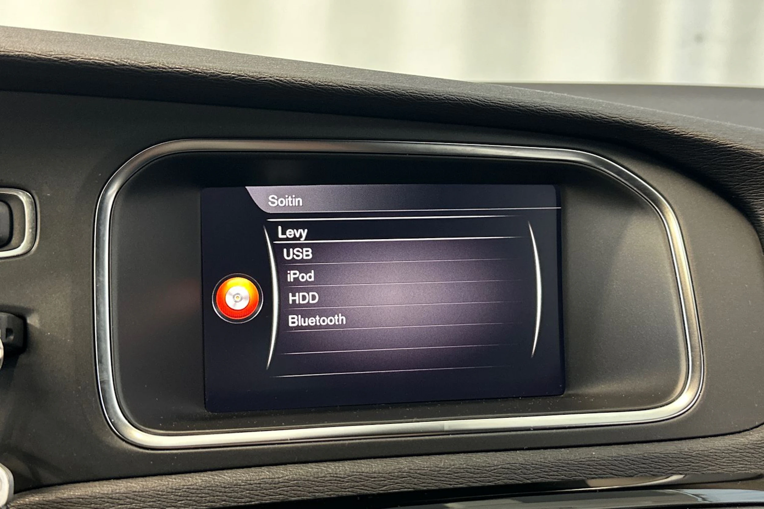 harmaa Volvo V40 2019 kuva 22.