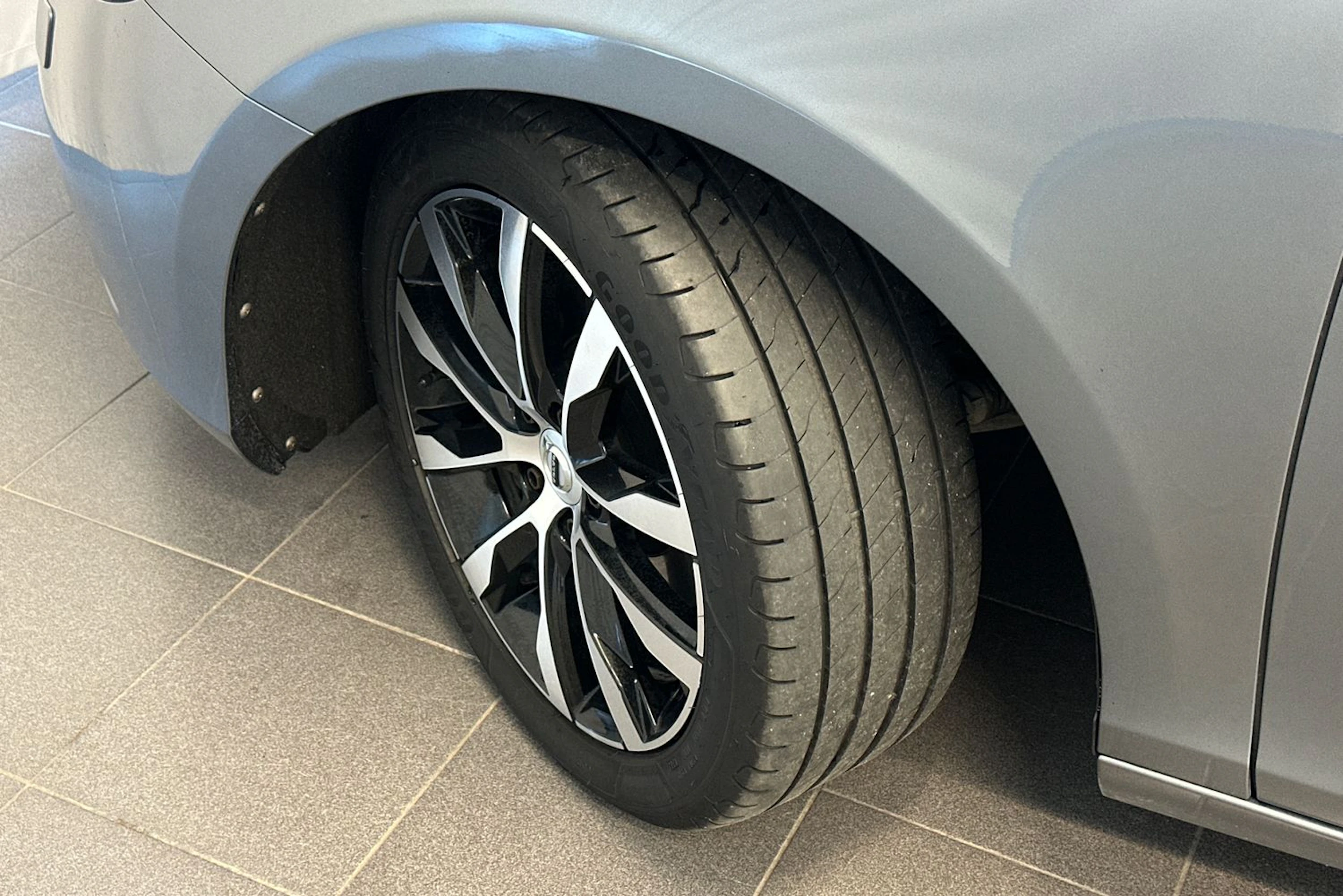 harmaa Volvo V40 2019 kuva 24.