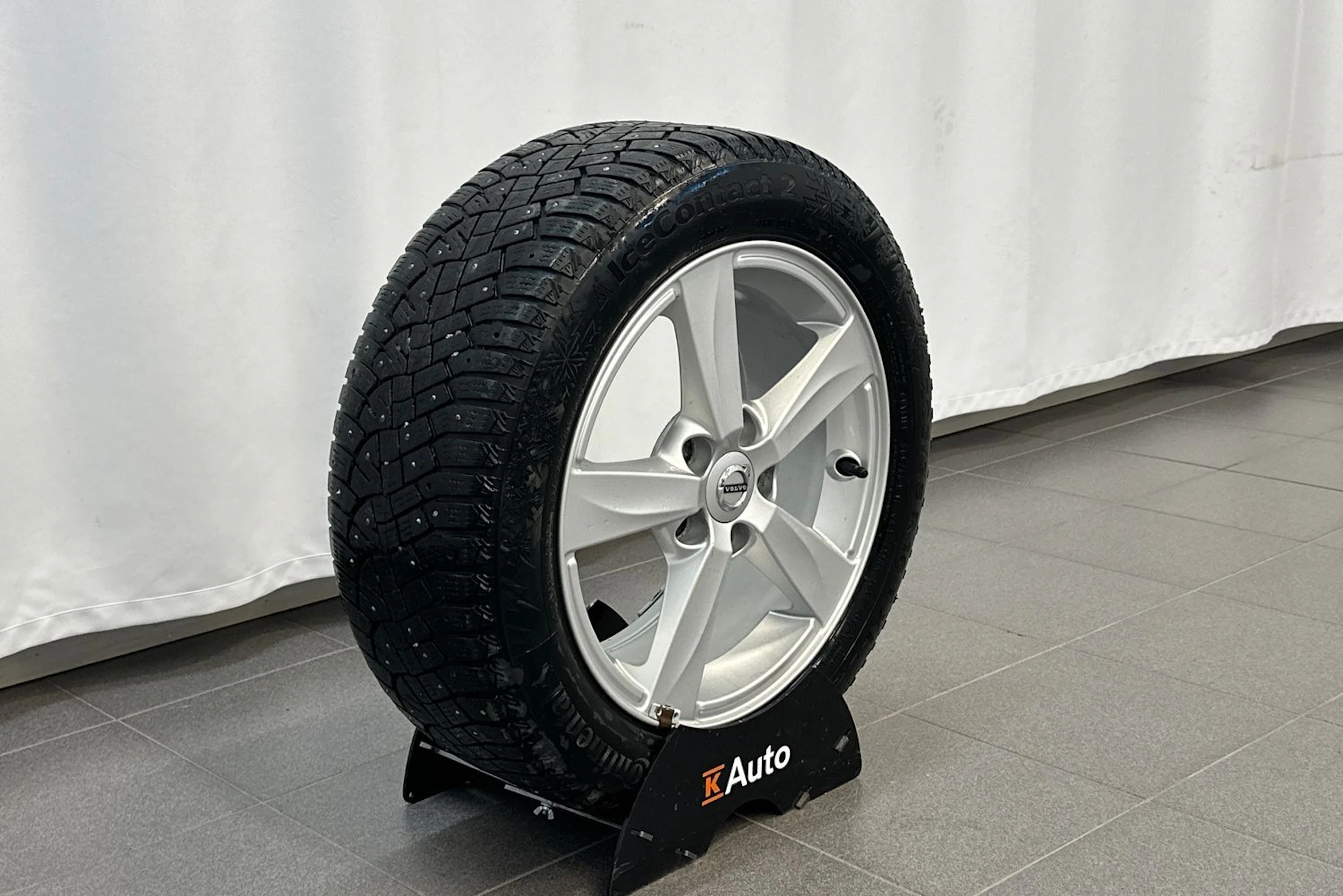 harmaa Volvo V40 2019 kuva 25.
