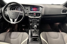 valkoinen Volvo V40 2019 kuva 7.