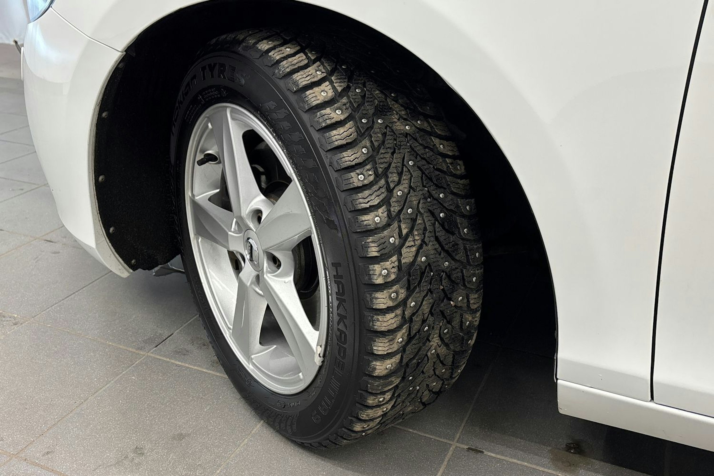 valkoinen Volvo V40 2019 kuva 10.