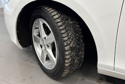 valkoinen Volvo V40 2019 kuva 10.