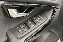 valkoinen Volvo V40 2019 kuva 16.