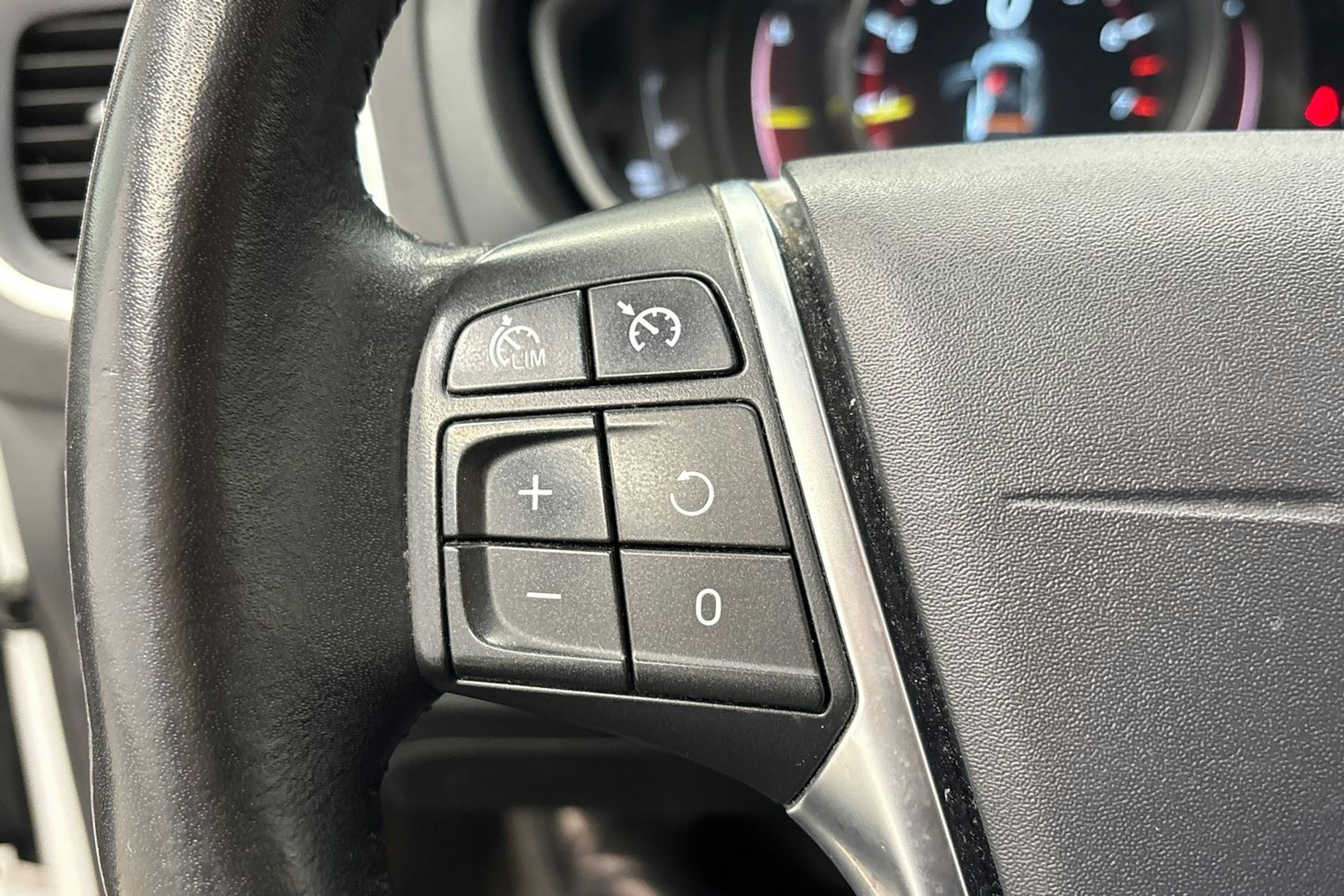 valkoinen Volvo V40 2019 kuva 18.