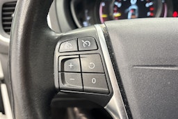 valkoinen Volvo V40 2019 kuva 18.