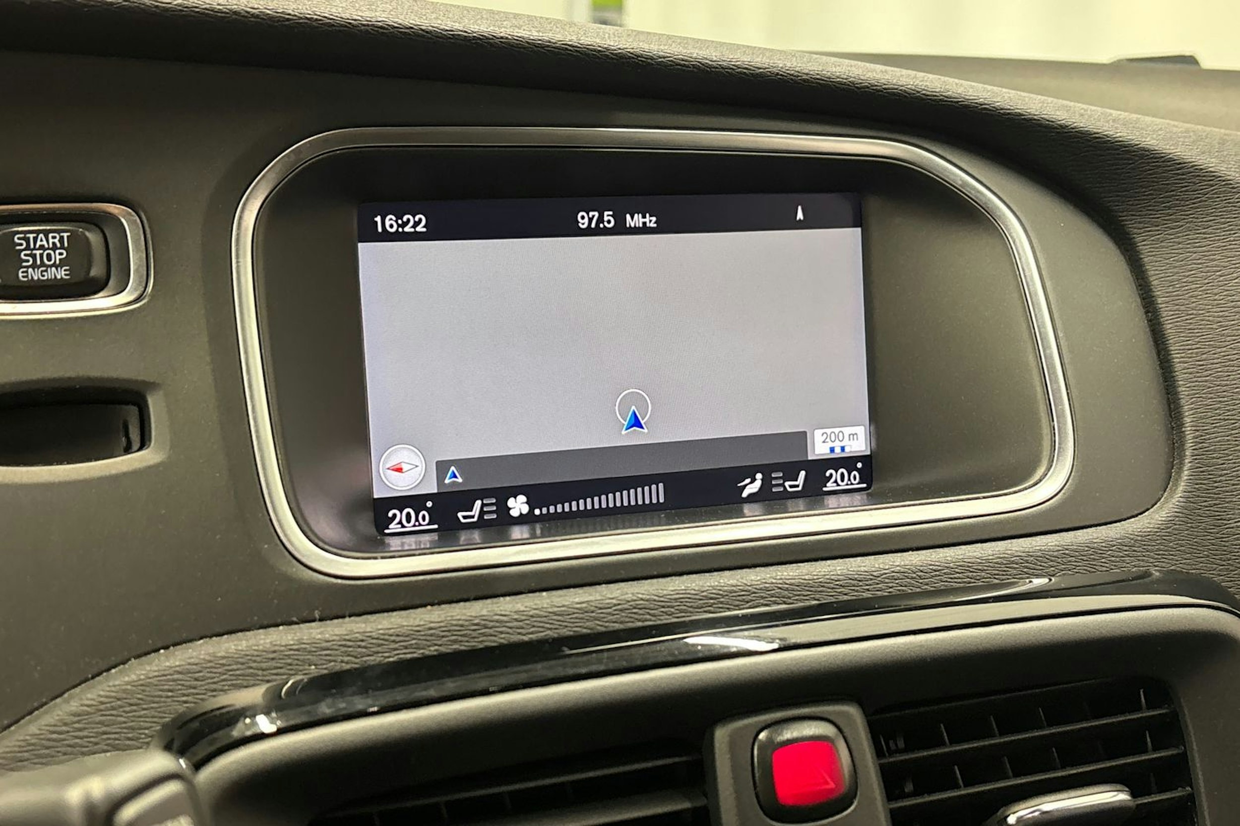 valkoinen Volvo V40 2019 kuva 22.