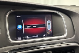 valkoinen Volvo V40 2019 kuva 24.