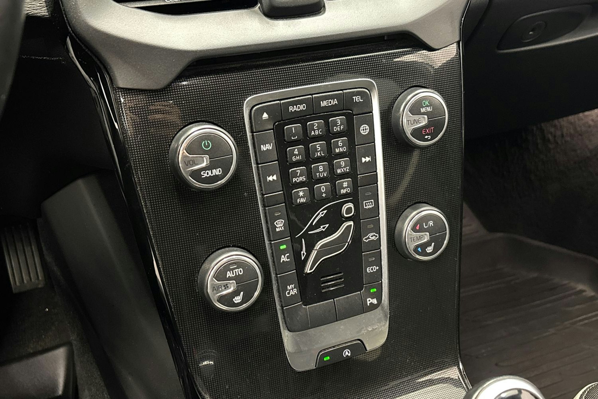 valkoinen Volvo V40 2019 kuva 25.