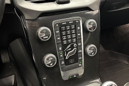 valkoinen Volvo V40 2019 kuva 25.