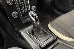 valkoinen Volvo V40 2019 kuva 26.