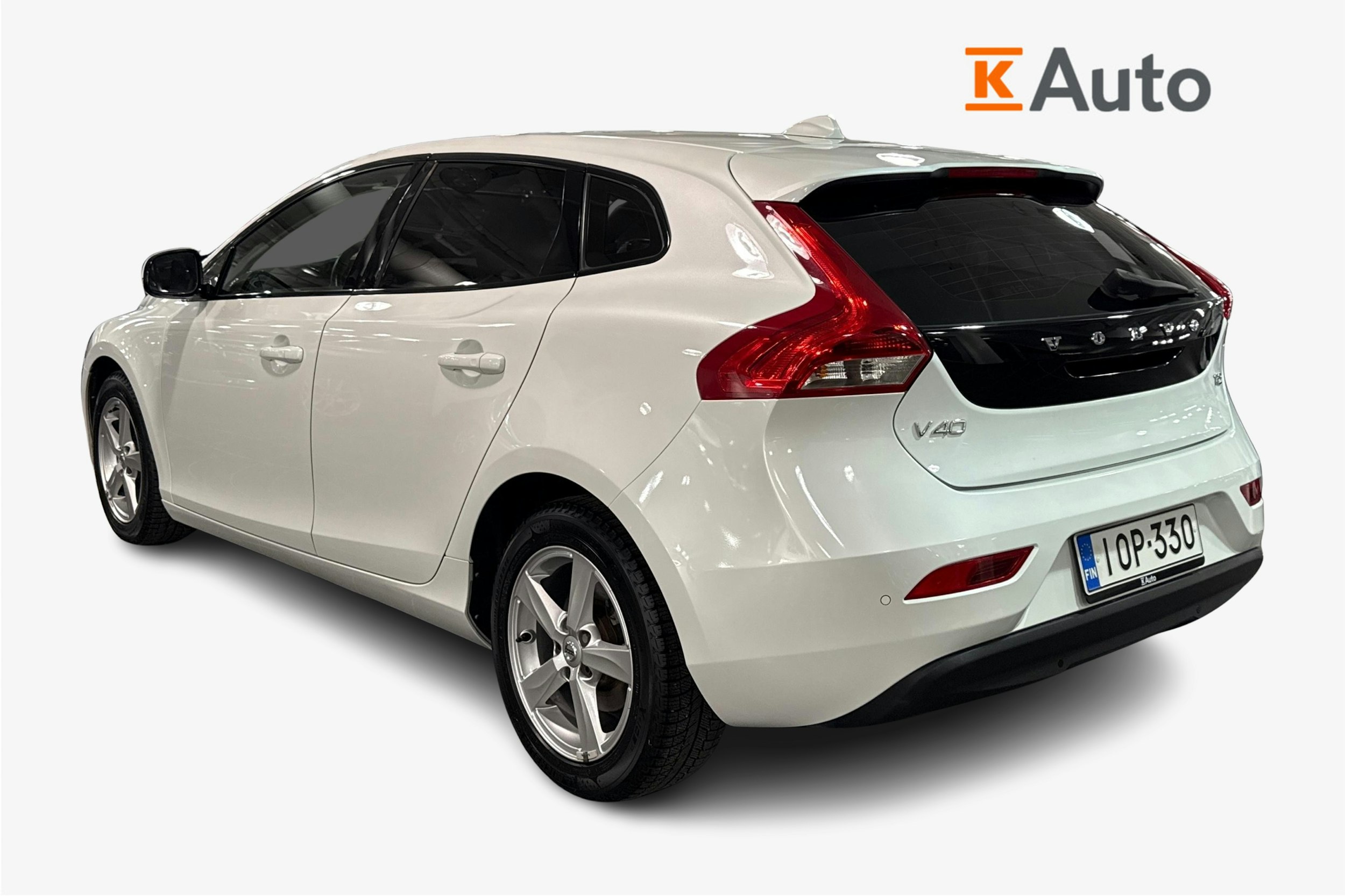 valkoinen Volvo V40 2019 kuva 2.