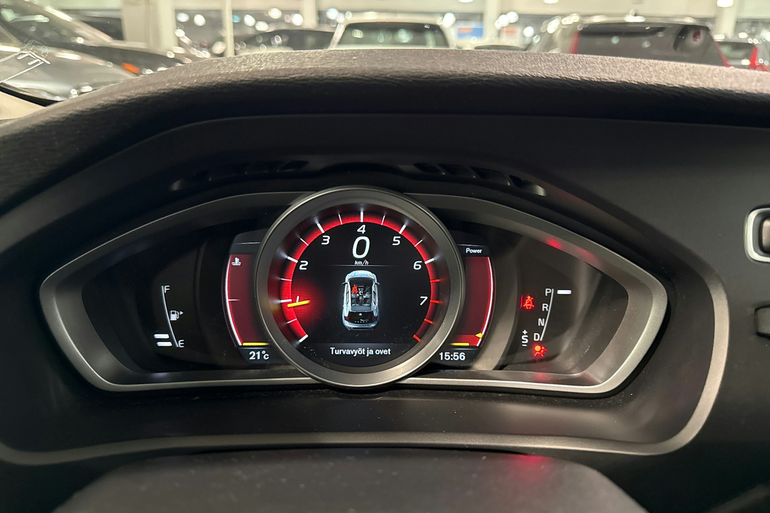 valkoinen Volvo V40 2019 kuva 14.