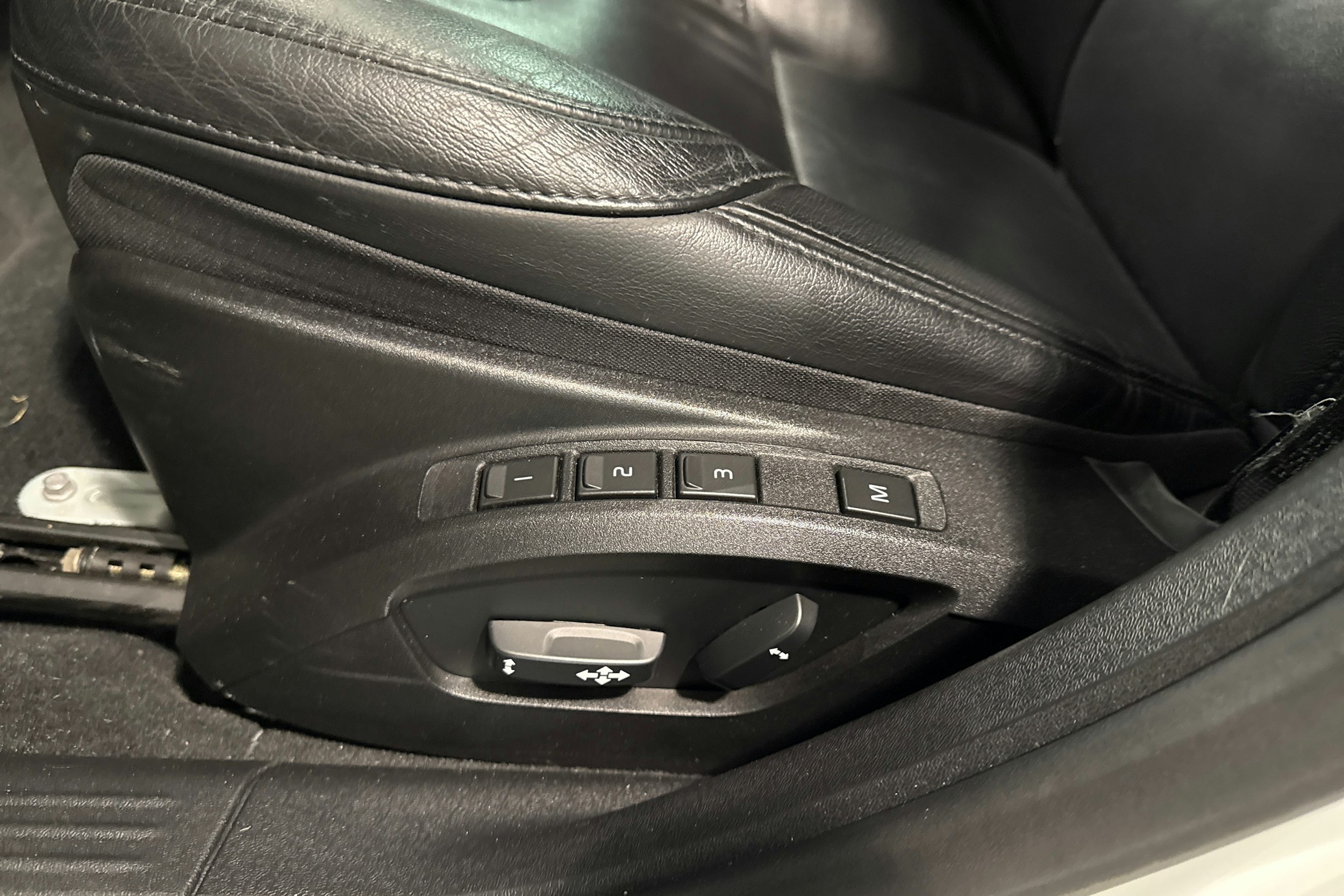 valkoinen Volvo V40 2019 kuva 20.