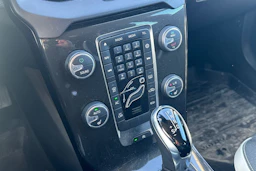 Valkoinen Volvo V40 2019 kuva 4.