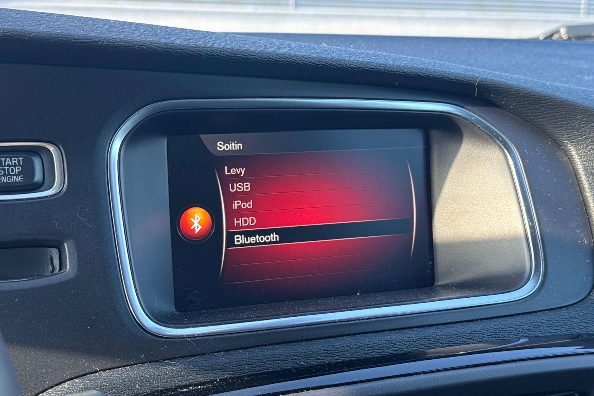 Valkoinen Volvo V40 2019 kuva 6.