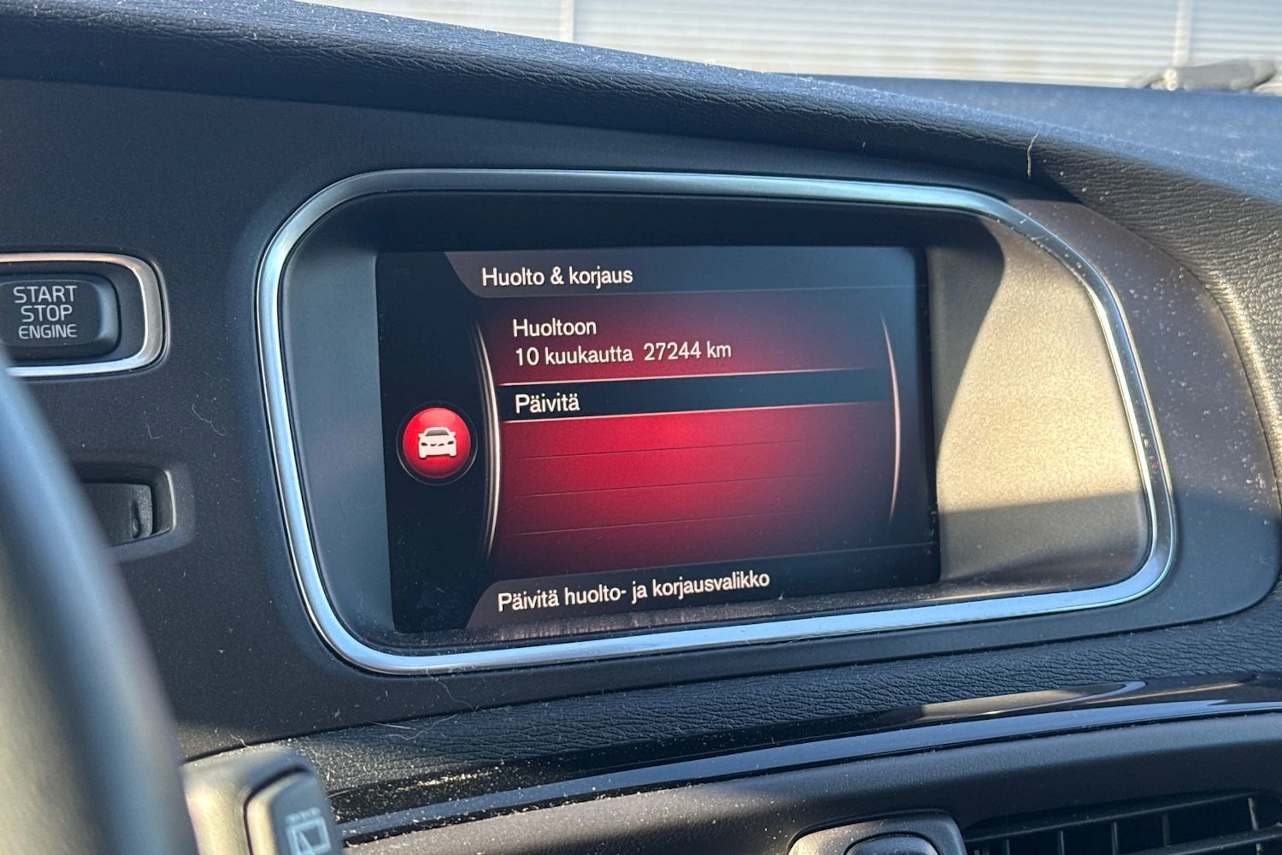 Valkoinen Volvo V40 2019 kuva 7.