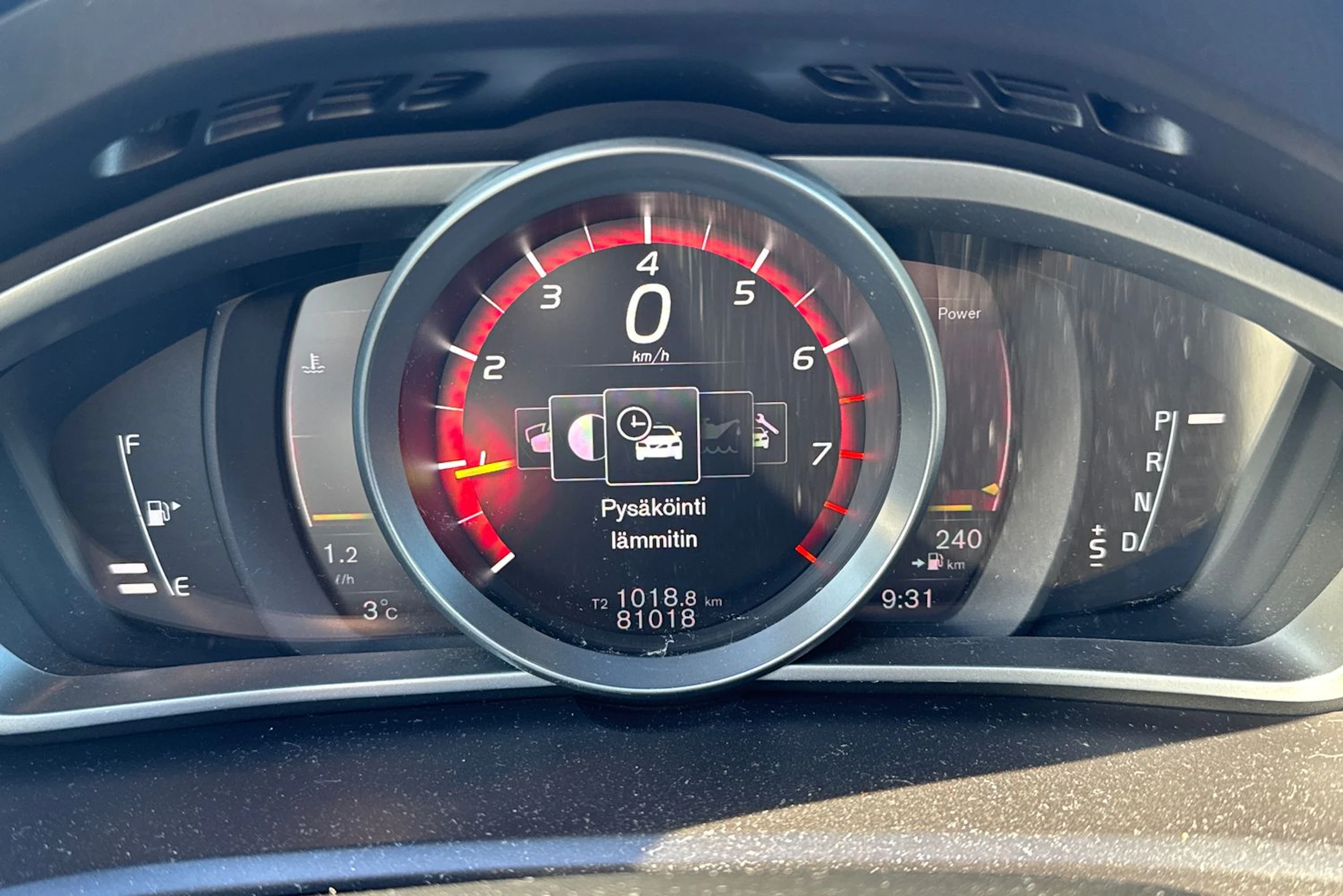 Valkoinen Volvo V40 2019 kuva 12.