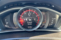 Valkoinen Volvo V40 2019 kuva 12.