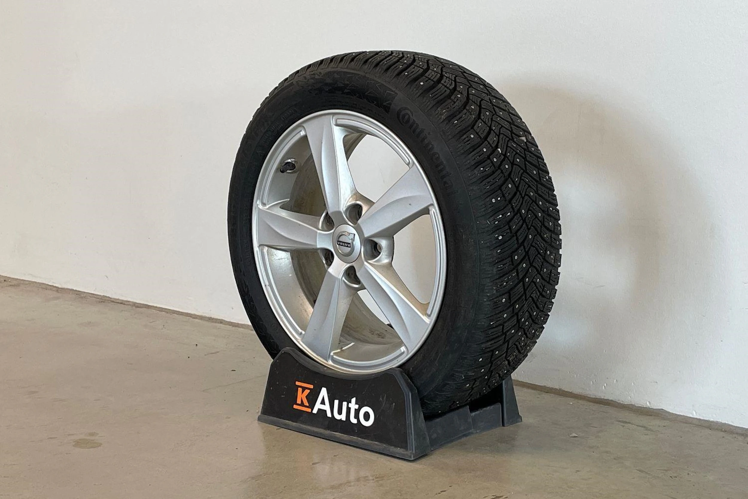 musta Volvo V40 2019 kuva 10.