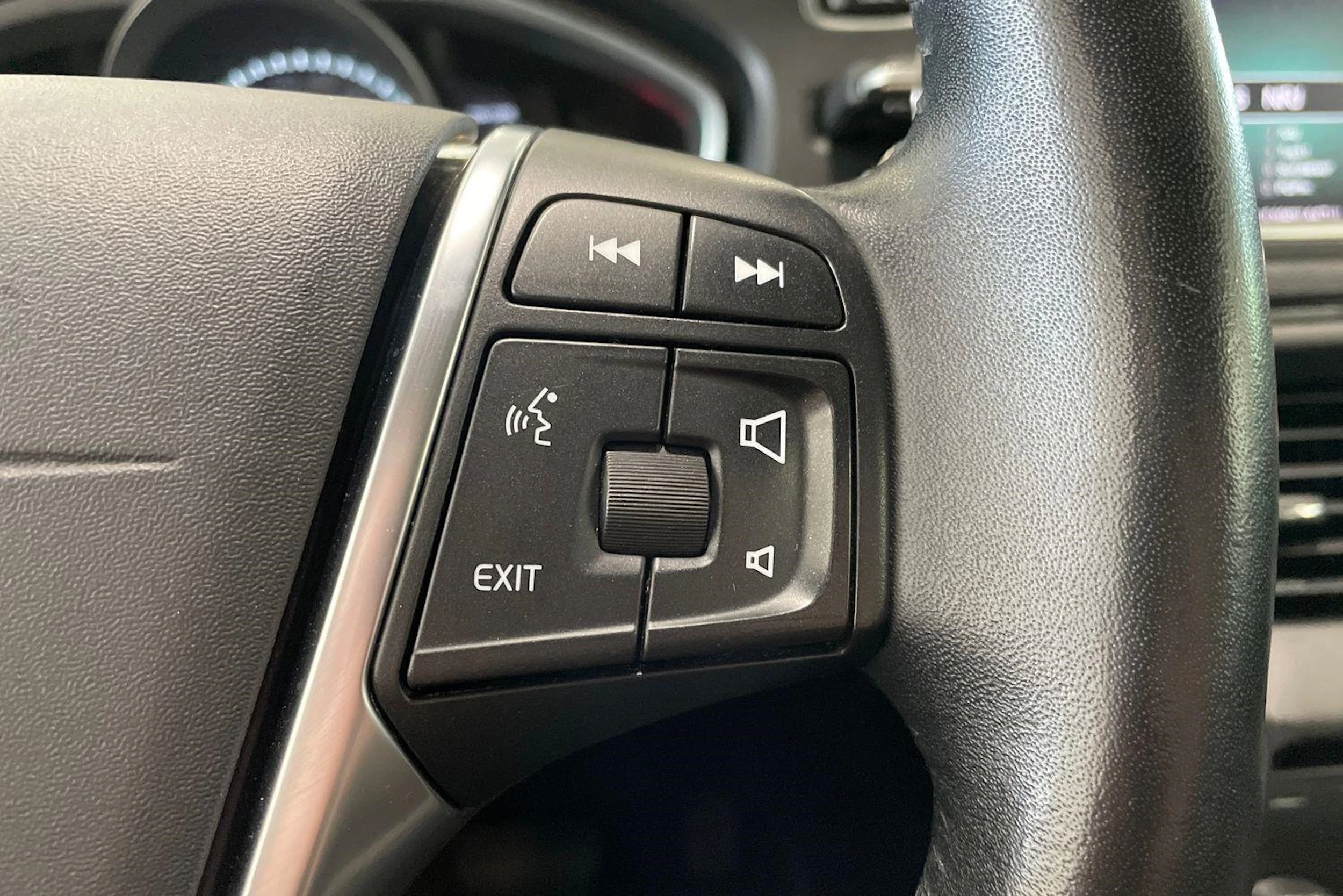 musta Volvo V40 2019 kuva 14.