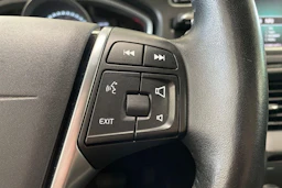 musta Volvo V40 2019 kuva 14.