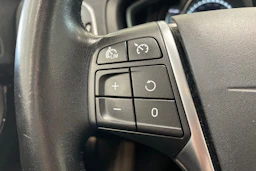 musta Volvo V40 2019 kuva 15.