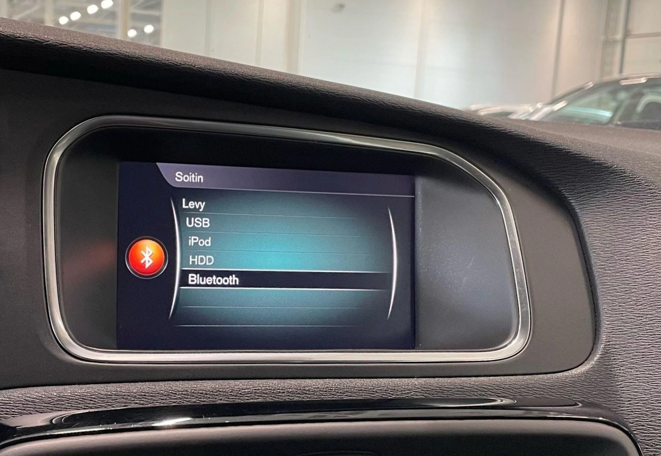 musta Volvo V40 2019 kuva 18.