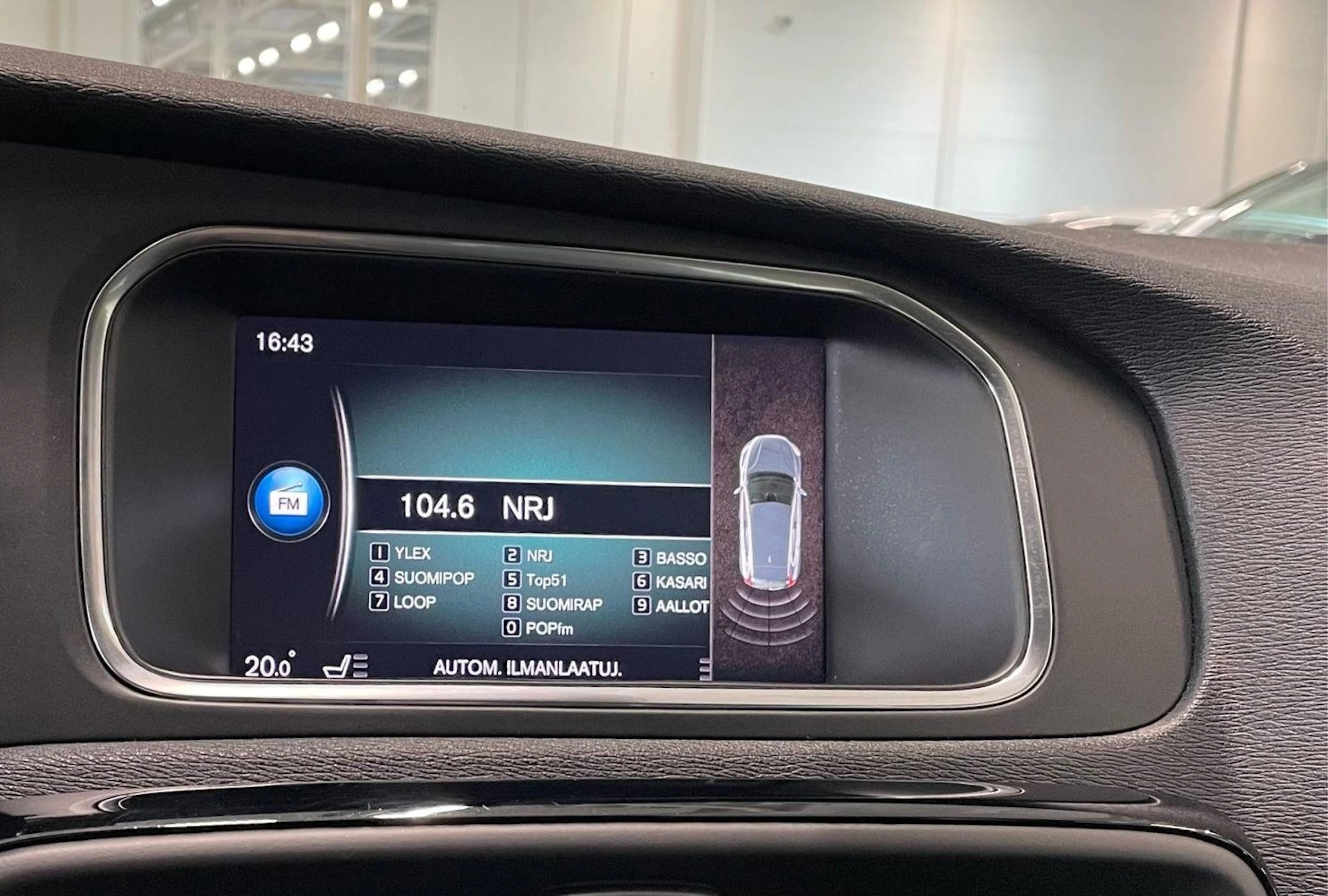 musta Volvo V40 2019 kuva 23.