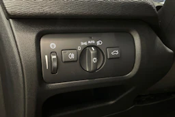 musta Volvo V40 2019 kuva 26.