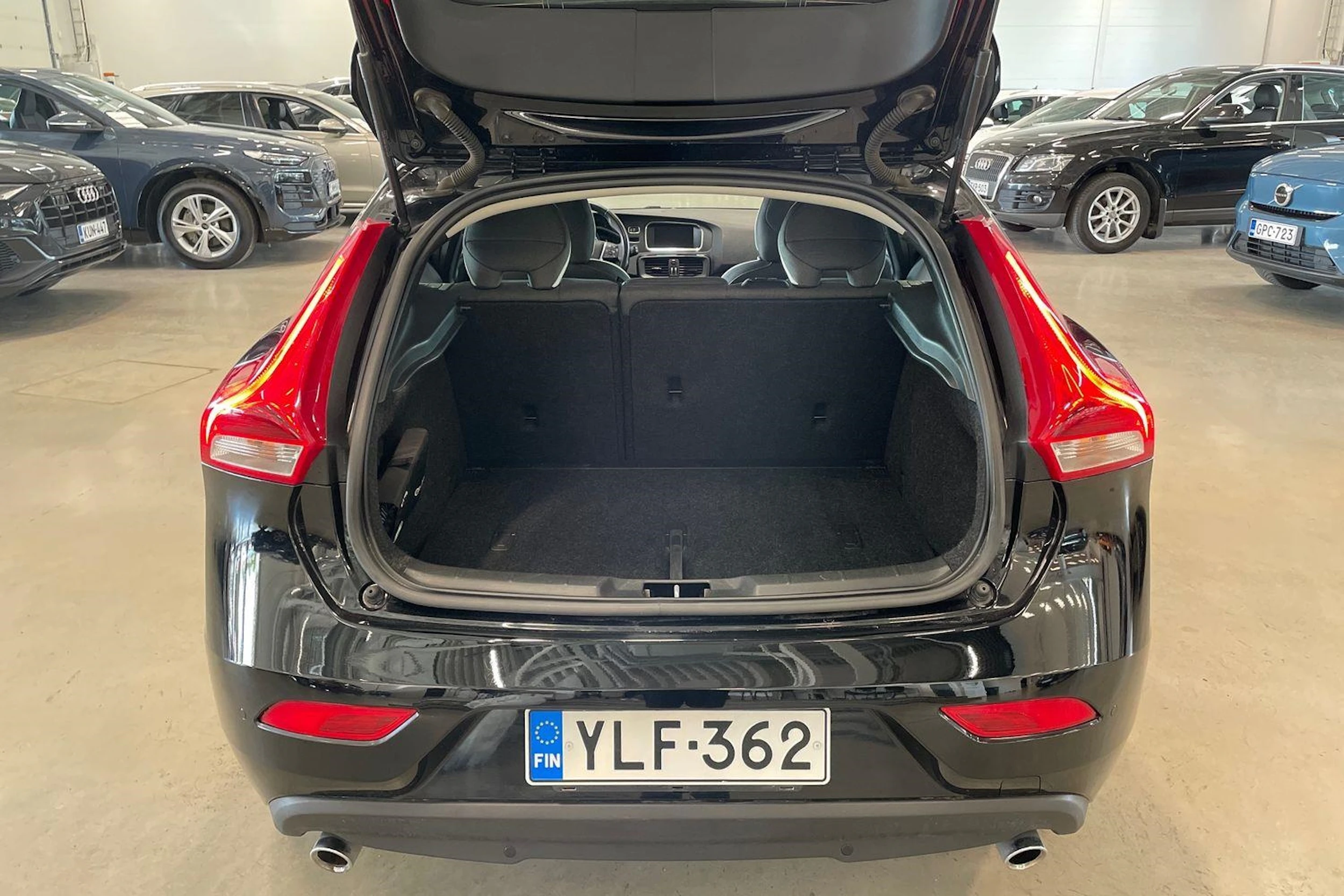 musta Volvo V40 2019 kuva 28.