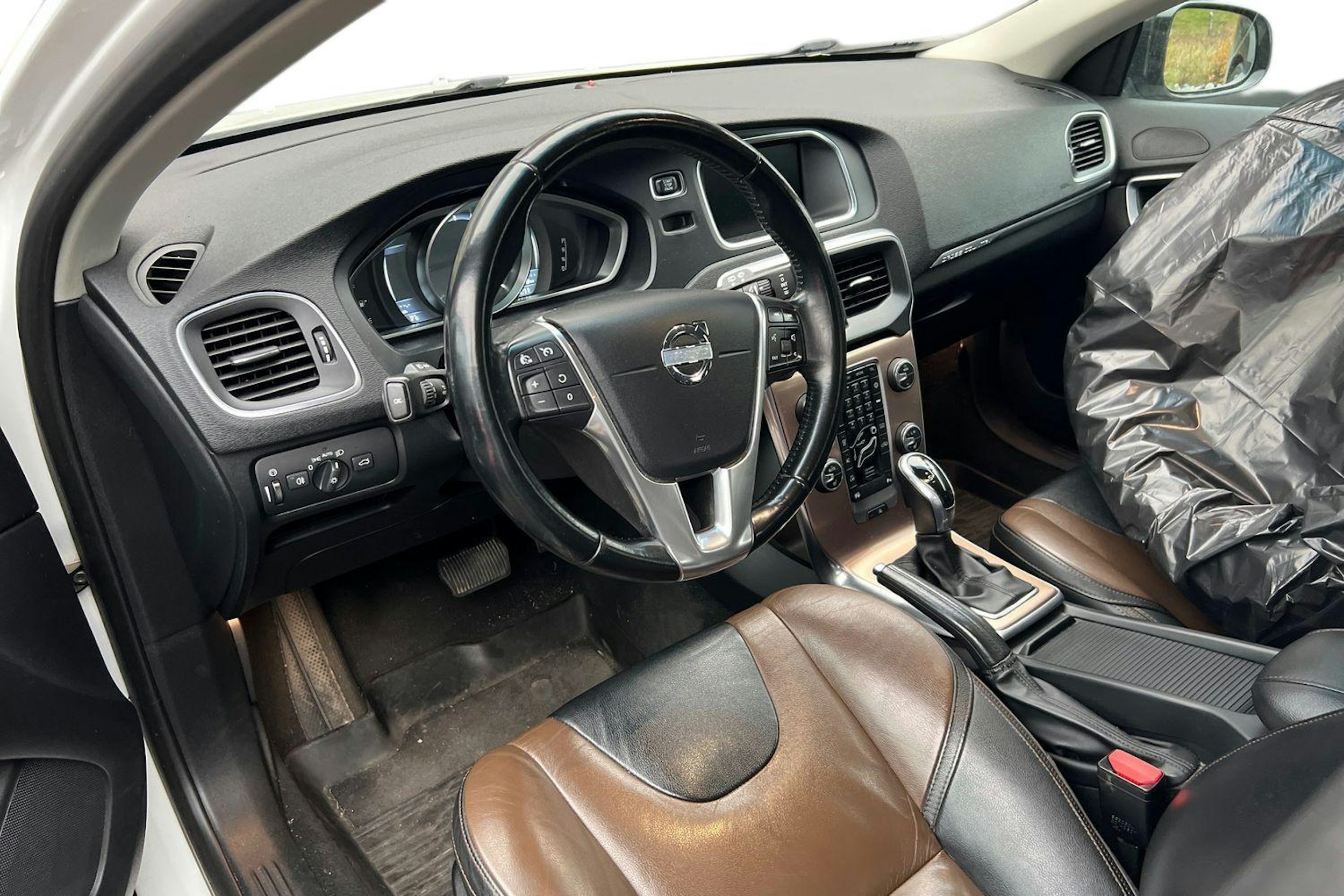 valkoinen Volvo V40 Cross Country 2014 kuva 3.