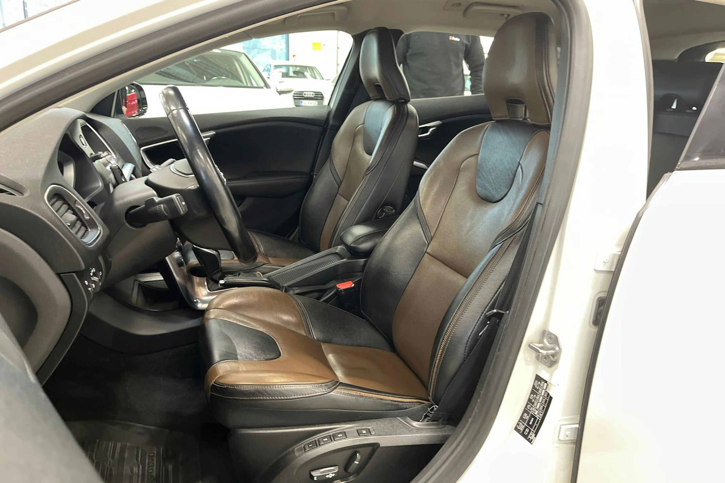 valkoinen Volvo V40 Cross Country 2014 kuva 14.