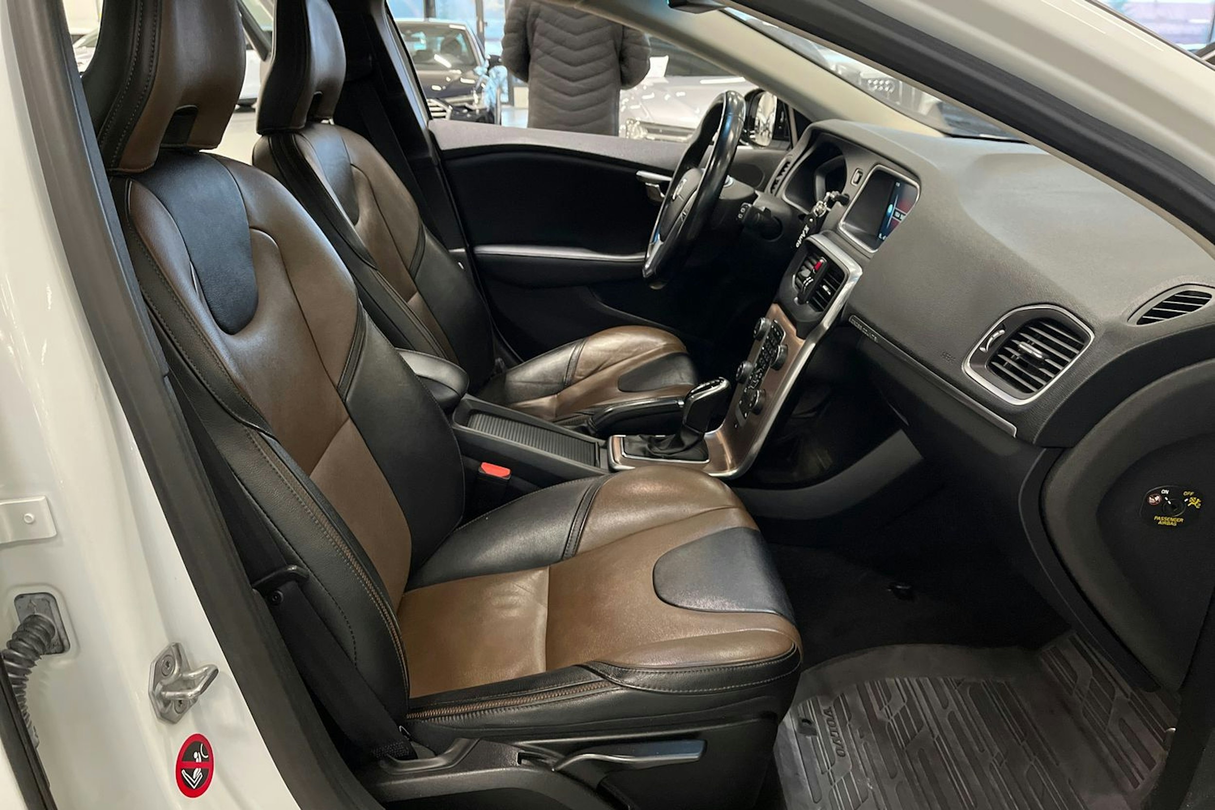 valkoinen Volvo V40 Cross Country 2014 kuva 15.