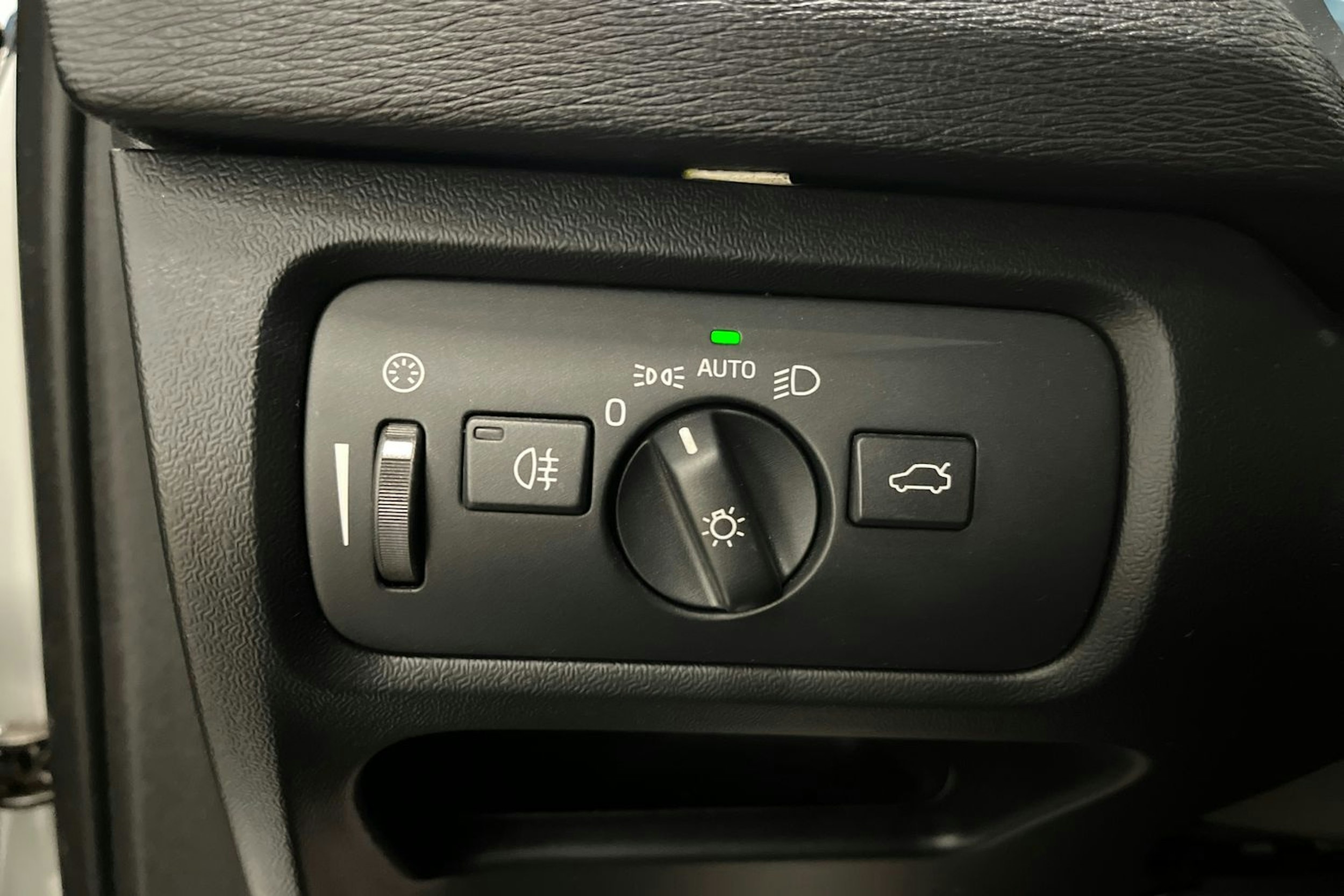 valkoinen Volvo V40 Cross Country 2014 kuva 30.