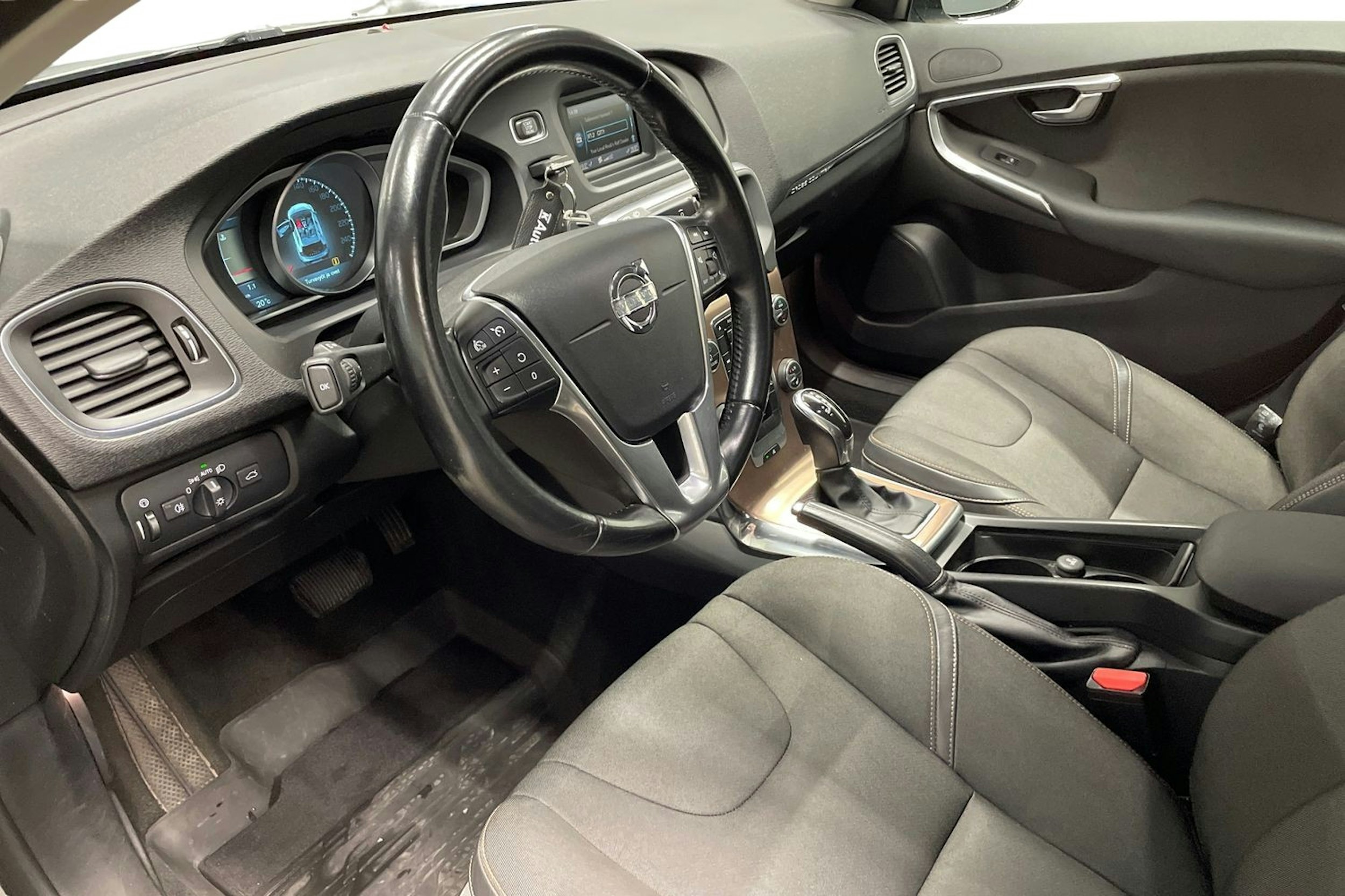 Harmaa Volvo V40 Cross Country 2014 kuva 7.