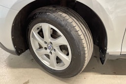 Harmaa Volvo V40 Cross Country 2014 kuva 13.