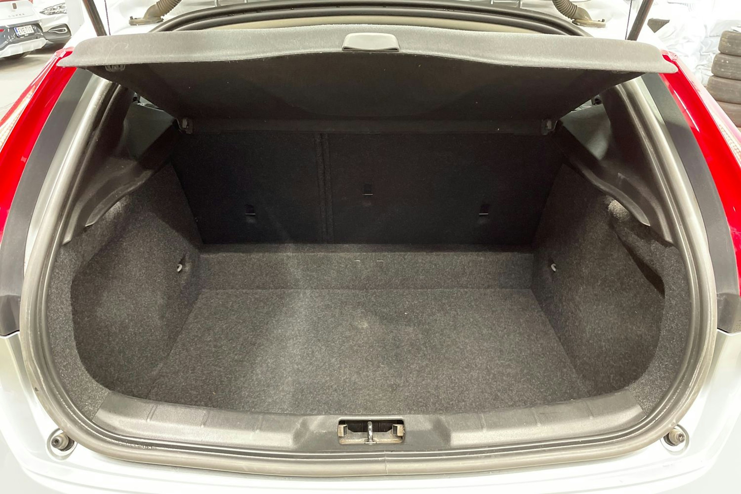 Harmaa Volvo V40 Cross Country 2014 kuva 14.