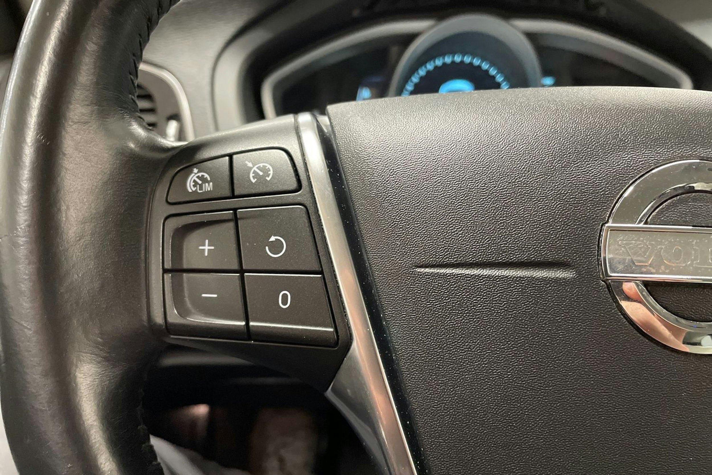 Harmaa Volvo V40 Cross Country 2014 kuva 25.