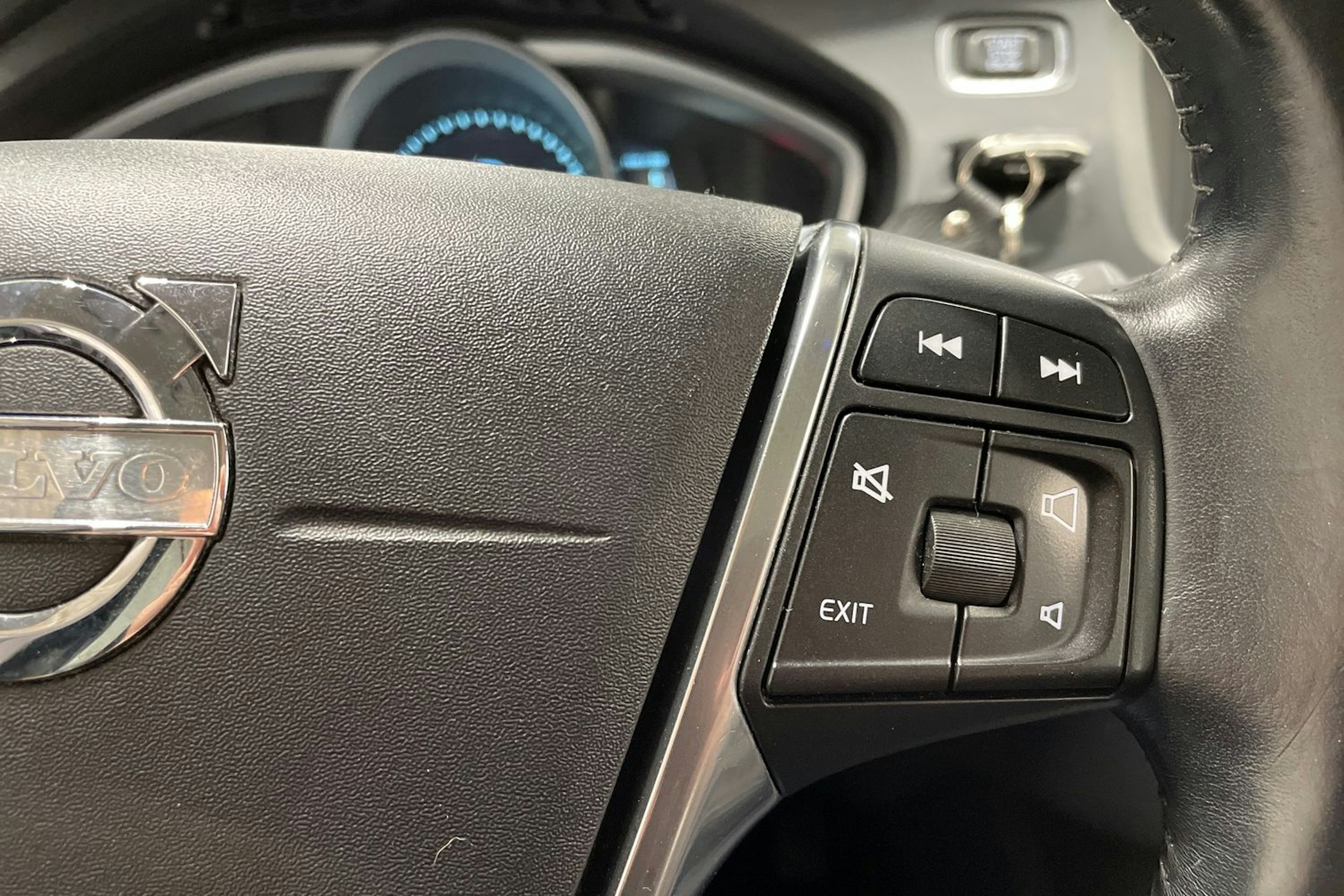 Harmaa Volvo V40 Cross Country 2014 kuva 26.