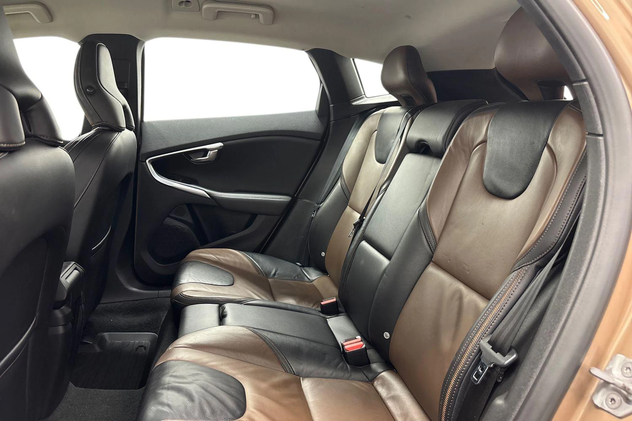 Ruskea (beige) Volvo V40 Cross Country 2014 kuva 8.