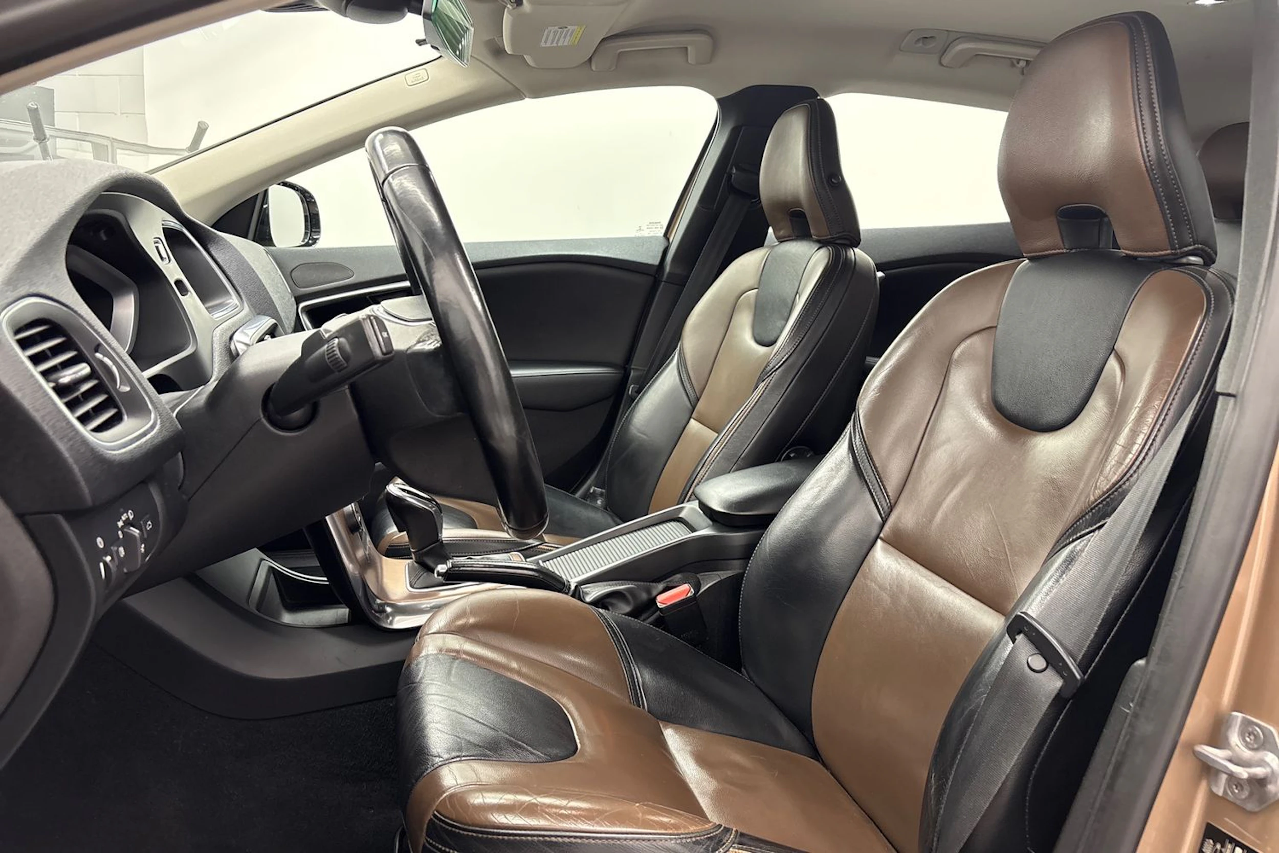 Ruskea (beige) Volvo V40 Cross Country 2014 kuva 11.