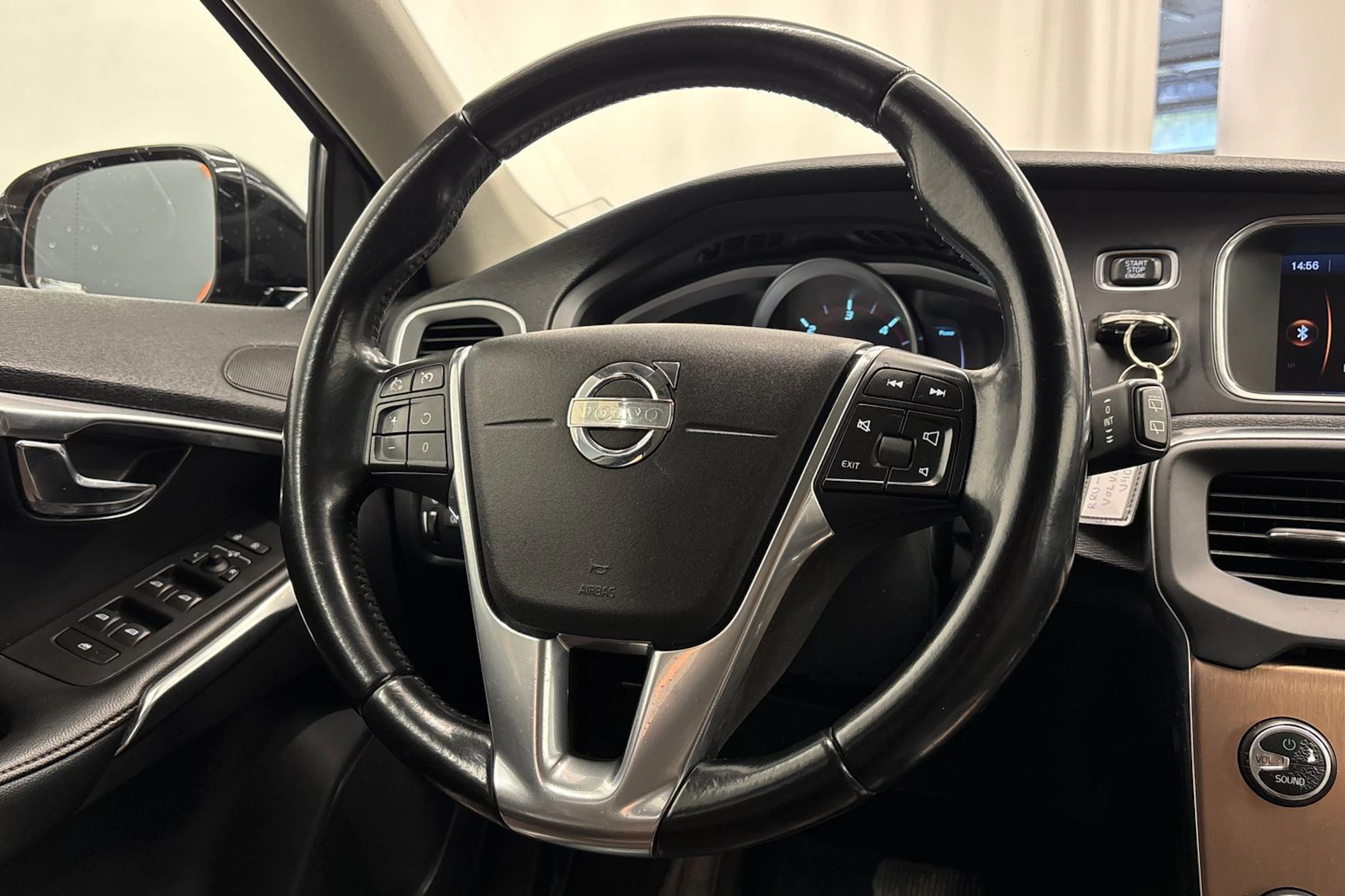 Ruskea (beige) Volvo V40 Cross Country 2014 kuva 12.